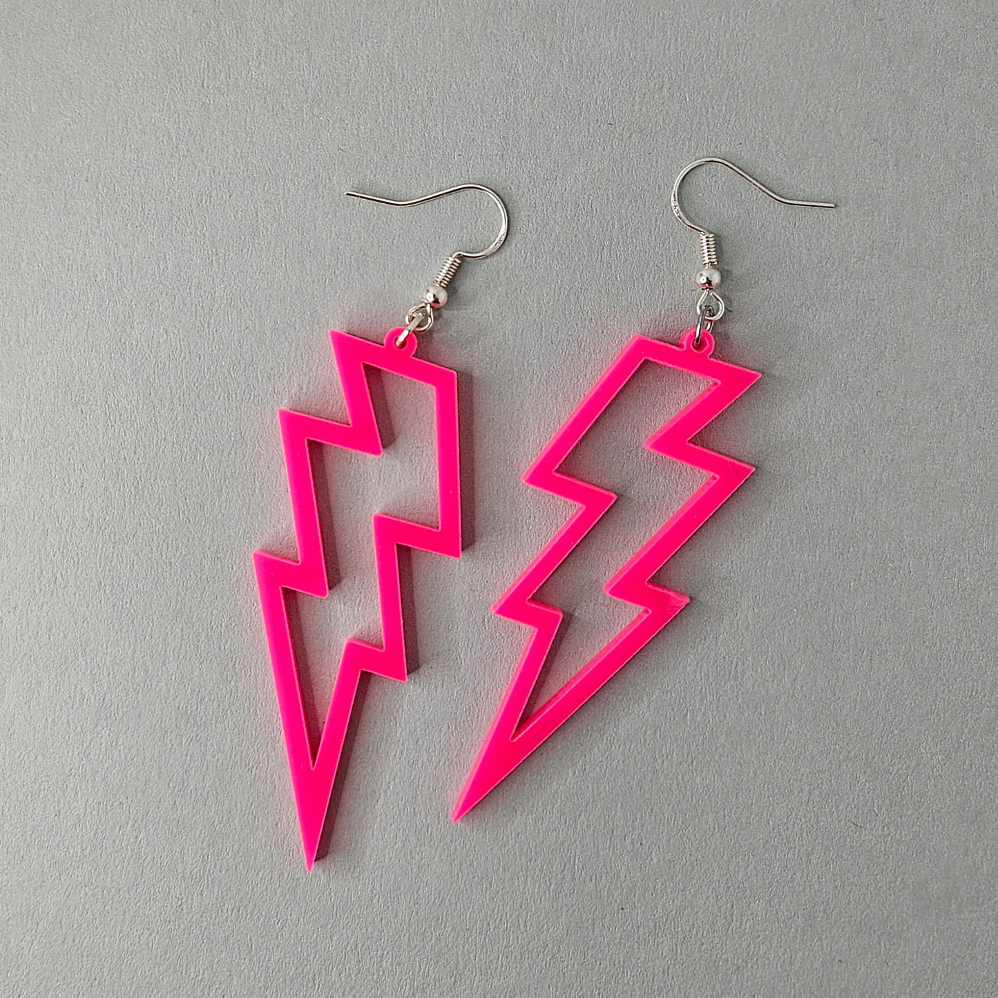 ! Ohrringe aus Acryl mit versilberten Haken