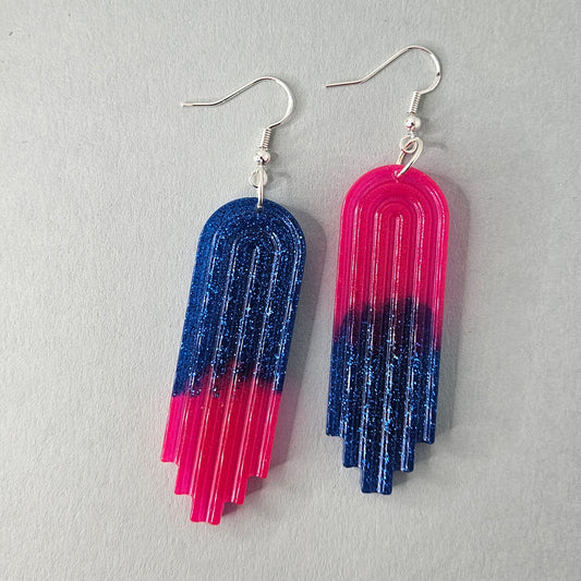 Handgefertigte Resin-Ohrringe: Pink & Blau Glitzer"